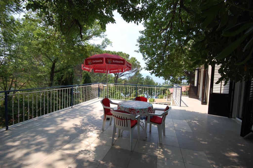 Apartment Mladan By El-Pi Tours Njivice Exterior photo